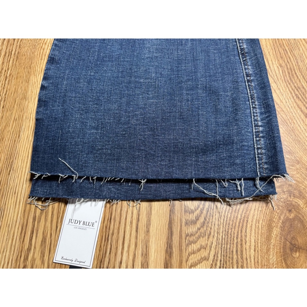 Judy Blue 20W Blue Flare Jeans High Waist Tummy Control Butt Lifting Raw Hem New - Picture 10 of 11